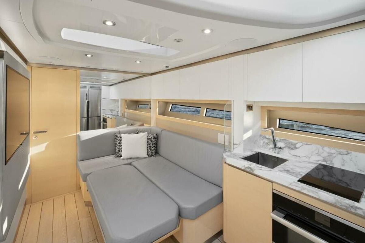 2021 Uniesse 55 