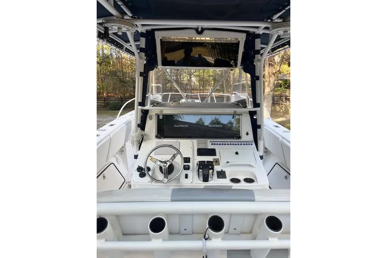 Sashimi Yacht Photos Pics 2006 Fountain 38 Tournament Edition boat cockpit with steering wheel and Garmin navigation system.