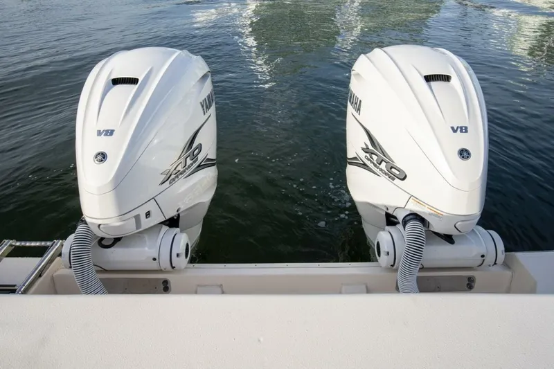 Low Hours Yacht Photos Pics 2019 Grady-white Canyon 336 - Image 30