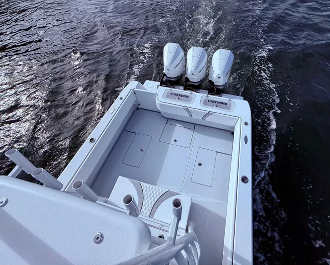  Yacht Photos Pics 2024 Contender 39 ST boat with triple engines on water.