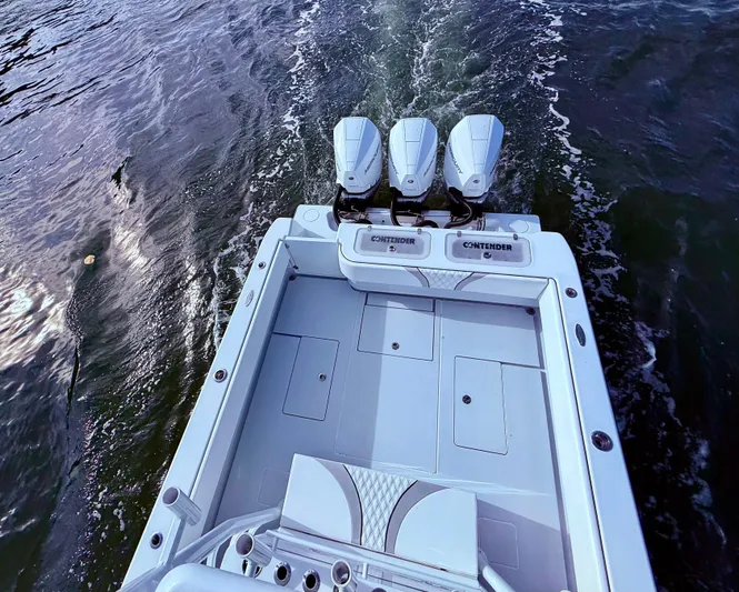  Yacht Photos Pics 2024 Contender 39 ST boat with triple engines cruising on water.