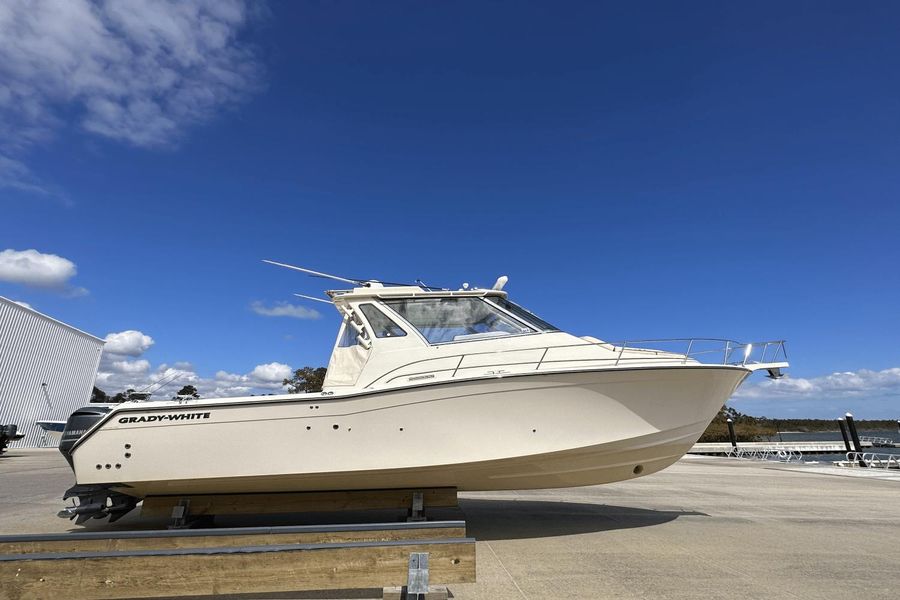 2015 Grady-White Express 370