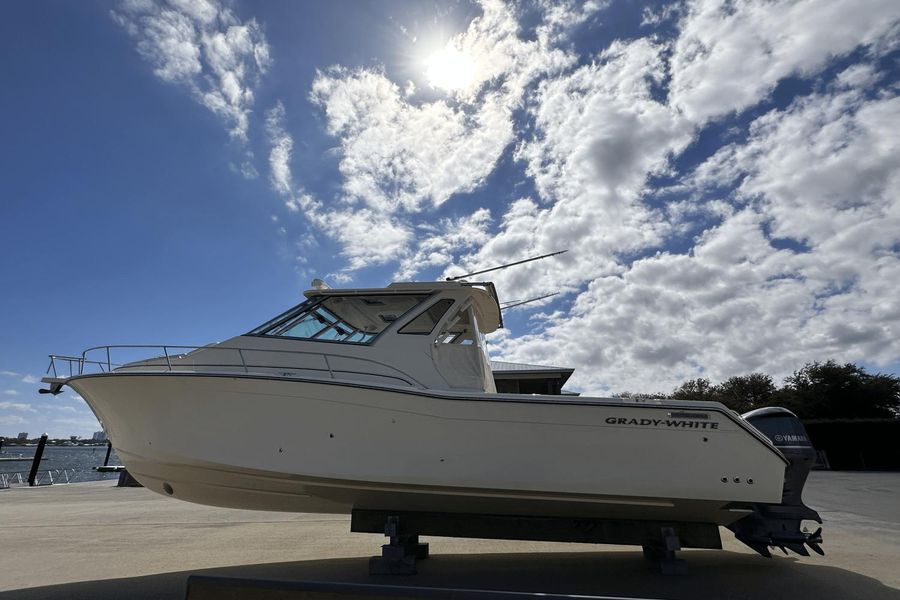 2015 Grady-White Express 370
