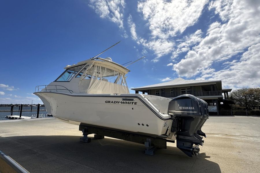 2015 Grady-White Express 370