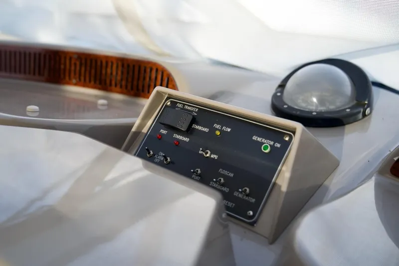  Yacht Photos Pics Control panel on 2000 Carver 506 Motor Yacht, featuring fuel transfer and generator indicators.