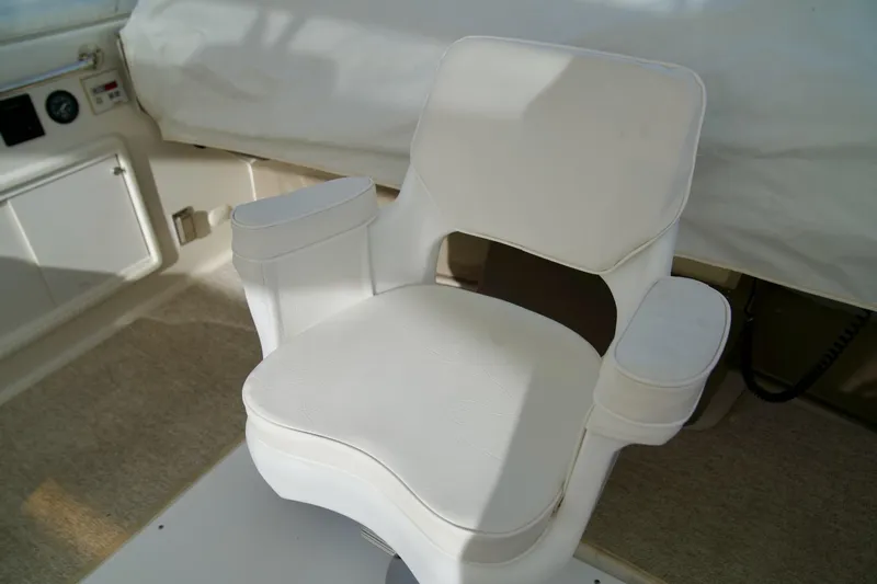  Yacht Photos Pics White captain's chair on 2000 Carver 506 Motor Yacht bridge.