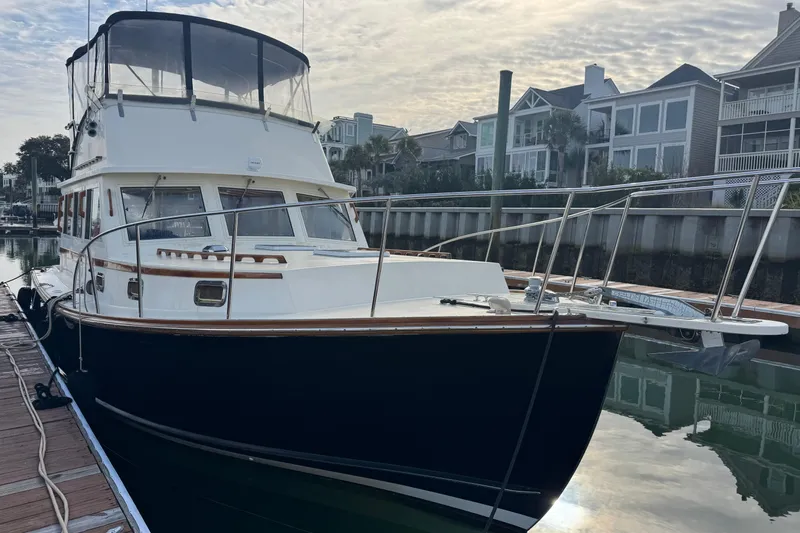 Gullywhumper Yacht Photos Pics 2001 Ellis 36 Flybridge yacht docked in a marina, surrounded by waterfront homes.