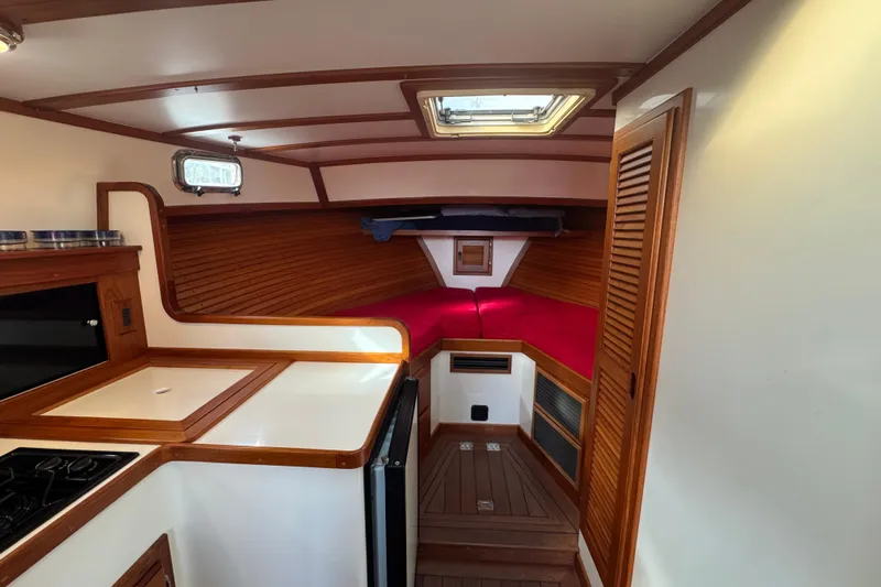 Gullywhumper Yacht Photos Pics Interior of 2001 Ellis 36 Flybridge yacht with wood accents and red seating.