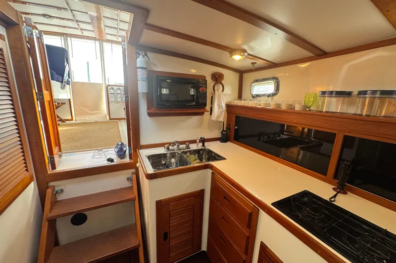 Gullywhumper Yacht Photos Pics 2001 Ellis 36 Flybridge yacht kitchen with wooden cabinetry and modern appliances.