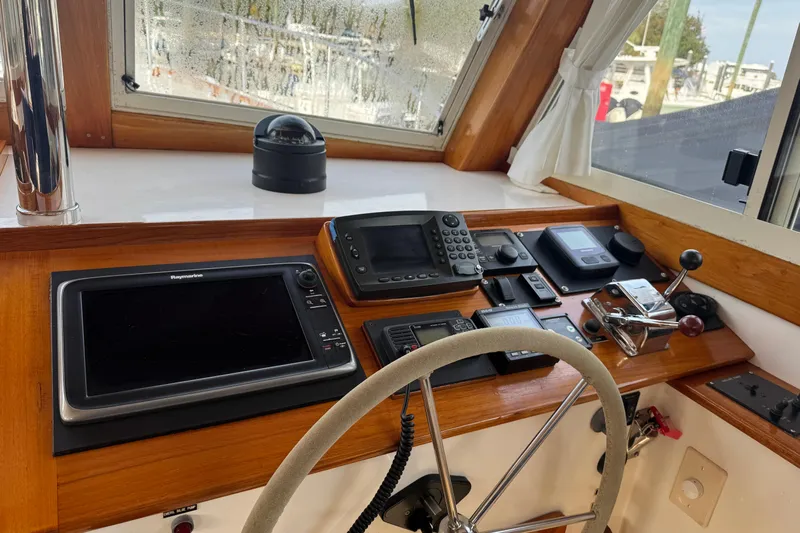 Gullywhumper Yacht Photos Pics Helm of 2001 Ellis 36 Flybridge with navigation equipment and steering wheel.