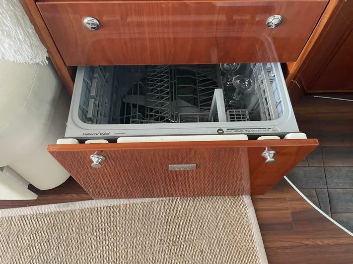  Yacht Photos Pics 2011 Riviera 43 Open Flybridge - Image 30