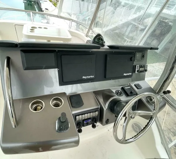  Yacht Photos Pics 2011 Riviera 43 Open Flybridge - Image 6