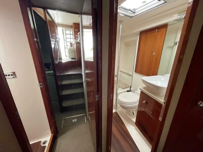  Yacht Photos Pics 2011 Riviera 43 Open Flybridge - Image 20