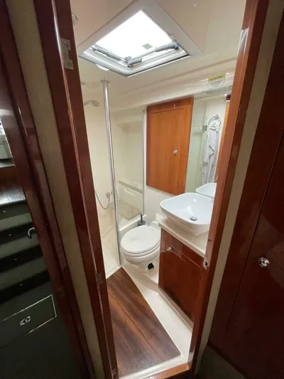  Yacht Photos Pics 2011 Riviera 43 Open Flybridge - Image 17