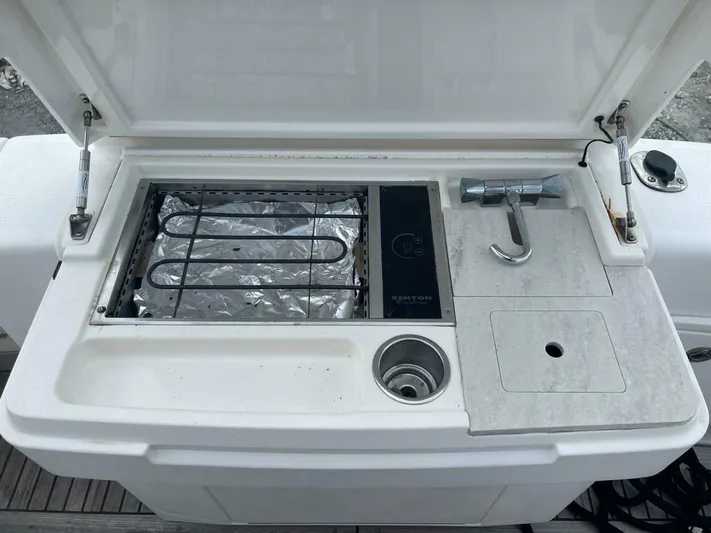  Yacht Photos Pics 2011 Riviera 43 Open Flybridge - Image 28