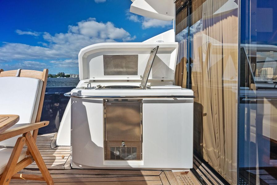 2010 Sunseeker Predator 64