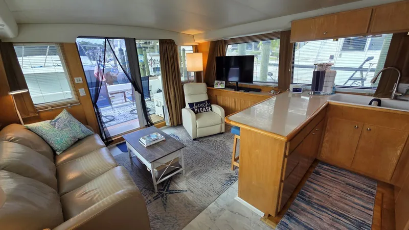 Toes In The Water Yacht Photos Pics Interior of a 1998 Navigator 5300 yacht, cozy and modern design.