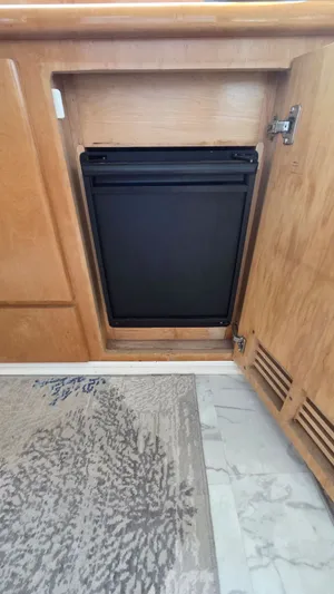 Toes In The Water Yacht Photos Pics Kitchen cabinet with built-in fridge, Navigator 5300, 1998.