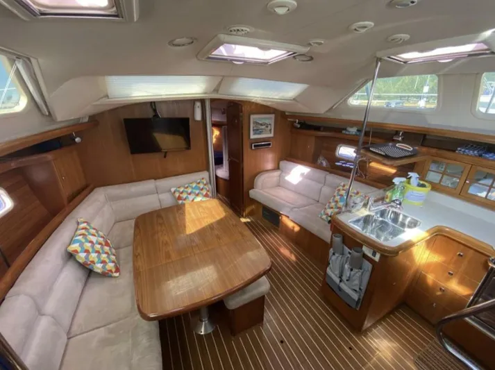  Yacht Photos Pics Interior of 2006 Hunter 45 Center Cockpit yacht with spacious seating and modern amenities.