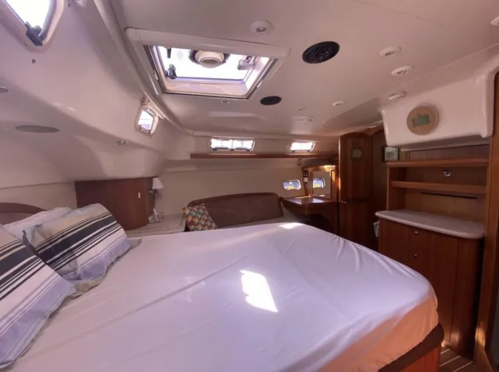  Yacht Photos Pics Interior of 2006 Hunter 45 Center Cockpit yacht with cozy bedroom and natural light.