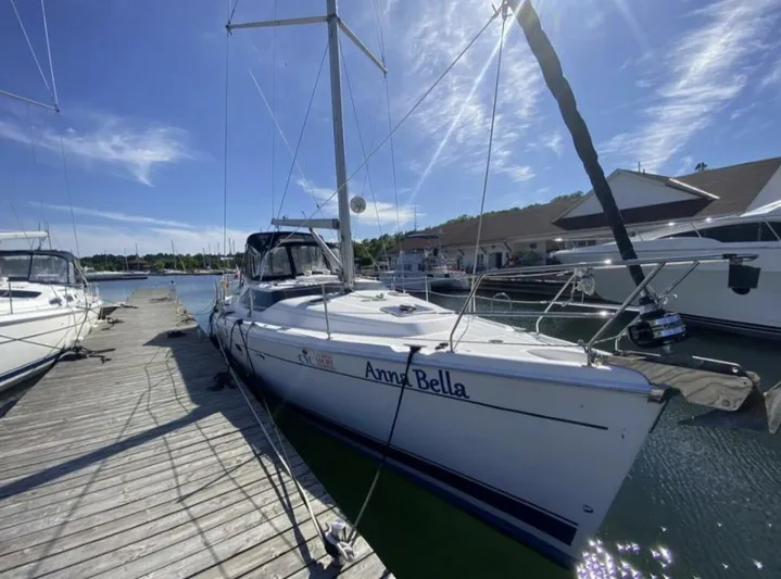  Yacht Photos Pics Sailboat docked at marina, 2006 Hunter 45 Center Cockpit, sunny day.