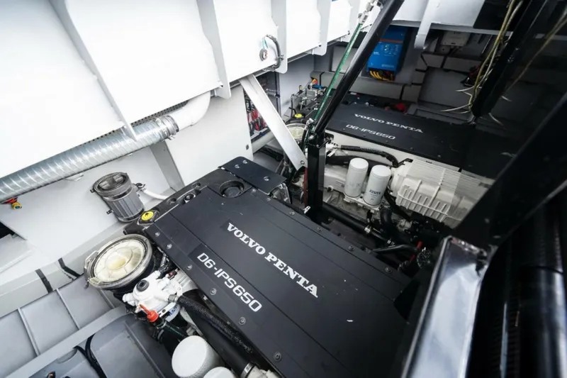  Yacht Photos Pics 2022 Vanquish Yachts Vq45 - Image 48