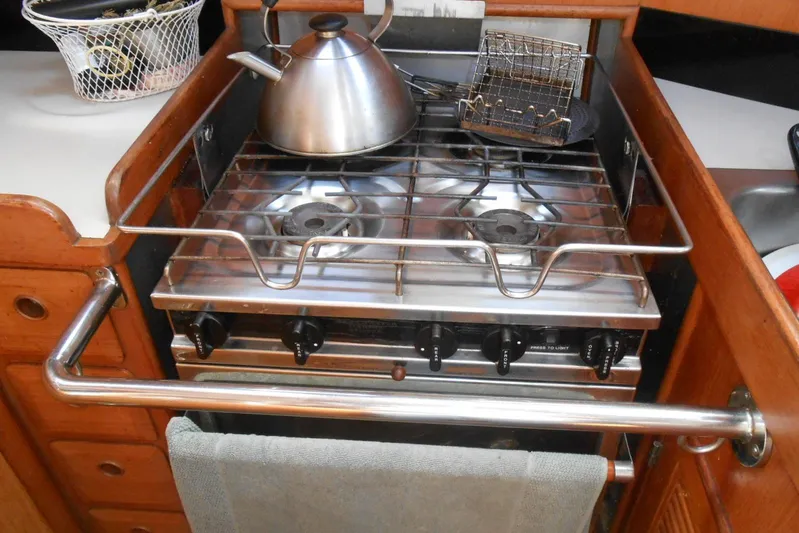 Second Kiss Yacht Photos Pics Compact kitchen stove with kettle and fryer basket on Norseman 447, 1989 model.