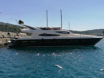 2005 Ferretti Yachts 620