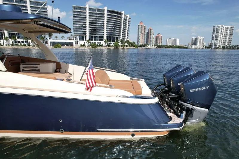  Yacht Photos Pics 2022 Chris-craft Launch 35 Gt - Image 5