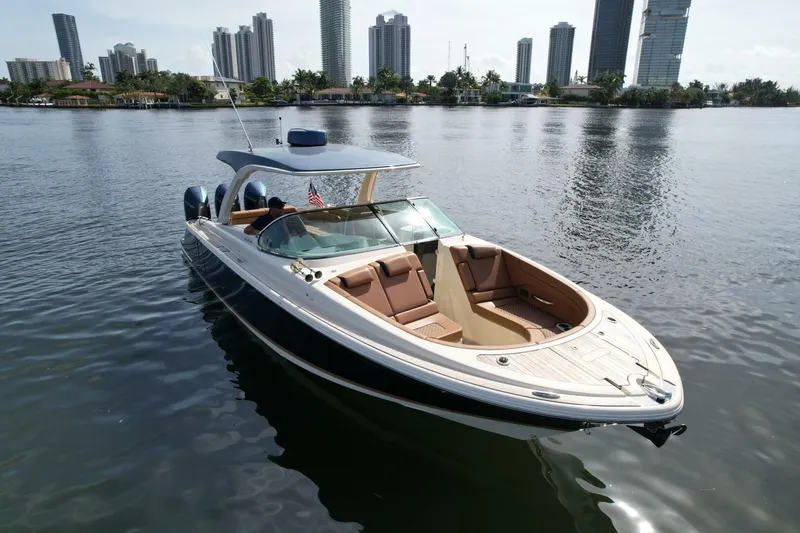  Yacht Photos Pics 2022 Chris-craft Launch 35 Gt - Image 3