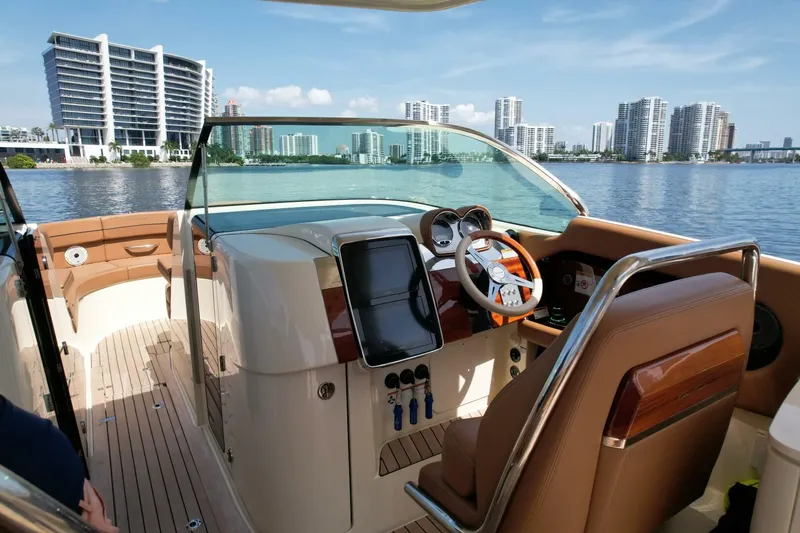  Yacht Photos Pics 2022 Chris-craft Launch 35 Gt - Image 11