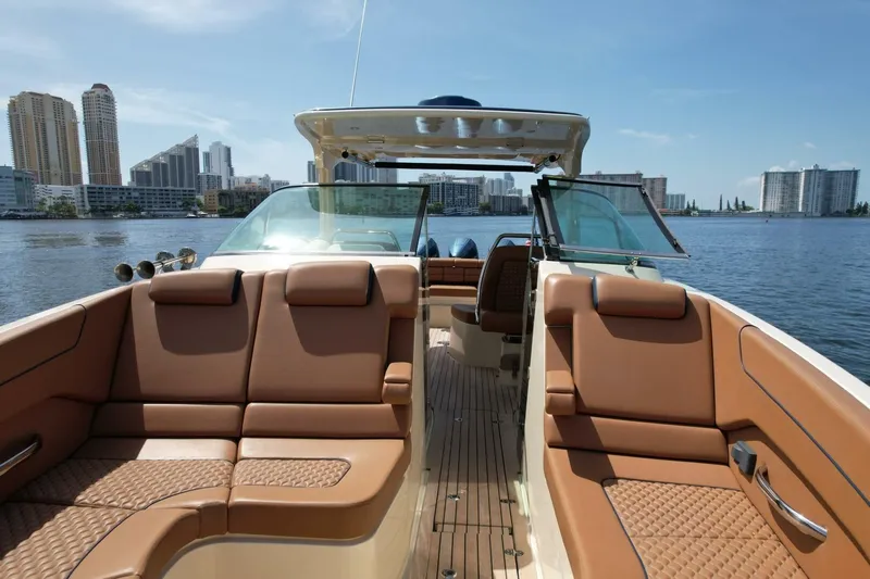  Yacht Photos Pics 2022 Chris-craft Launch 35 Gt - Image 15