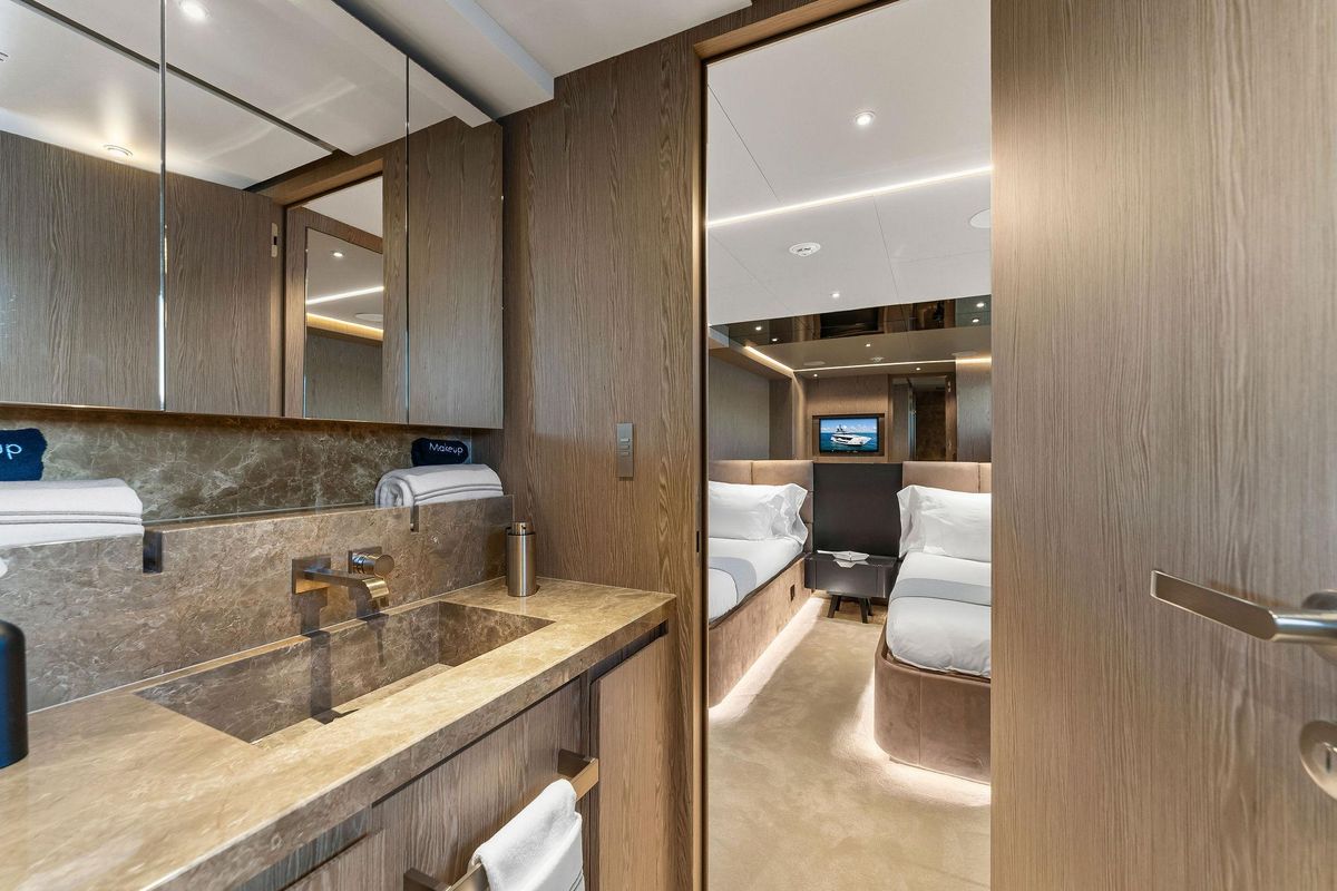 2024 Custom Line 106