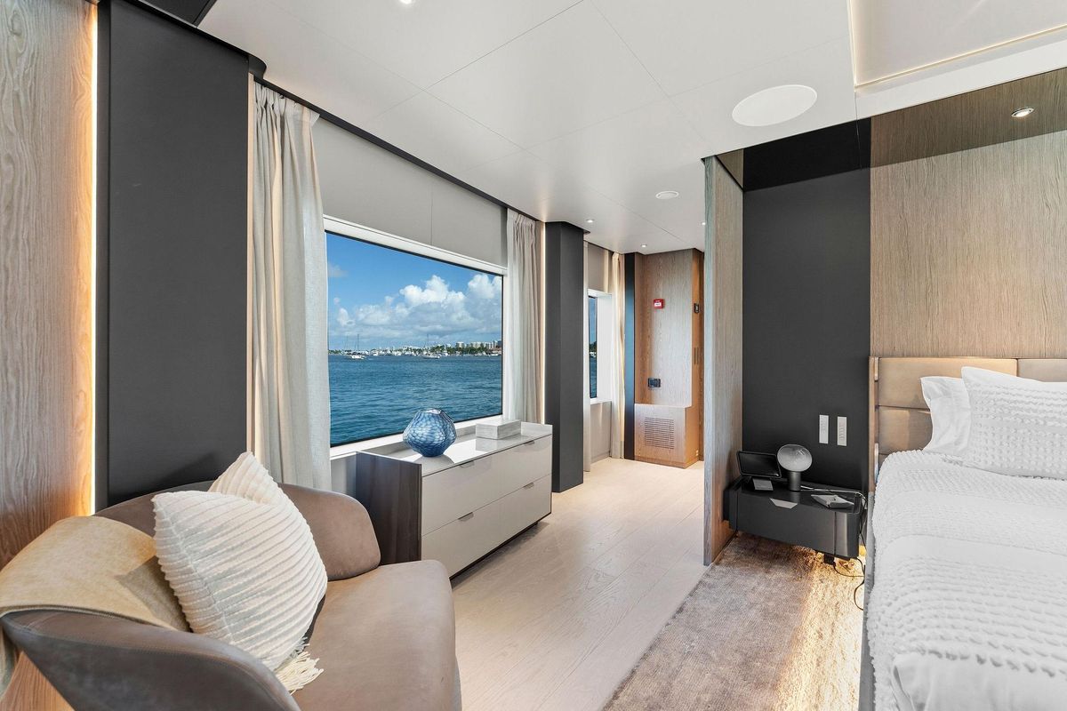 2024 Custom Line 106