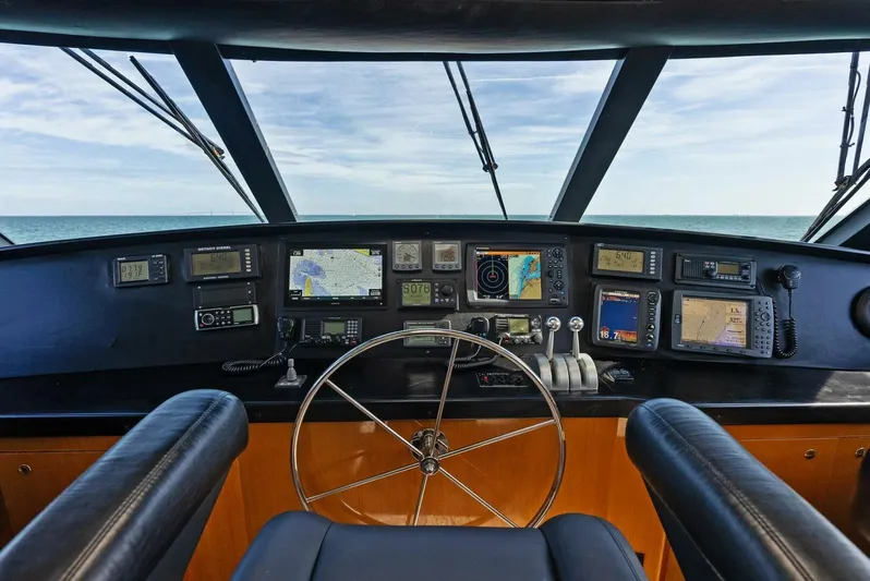Patriot Yacht Photos Pics 