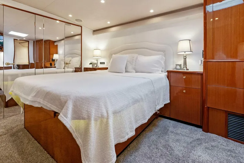 Patriot Yacht Photos Pics 