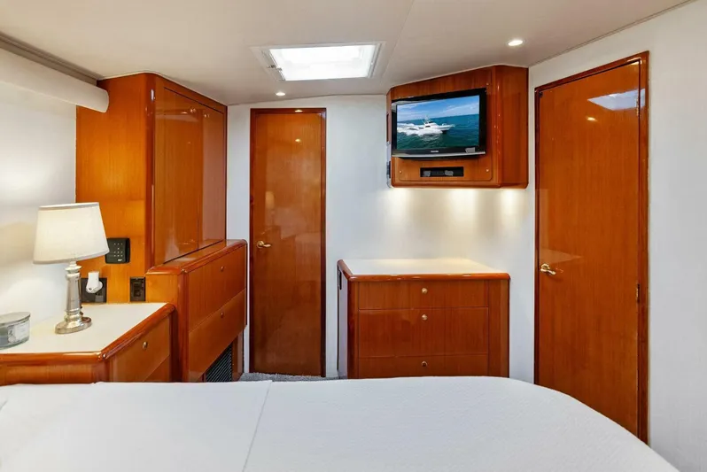 Patriot Yacht Photos Pics 