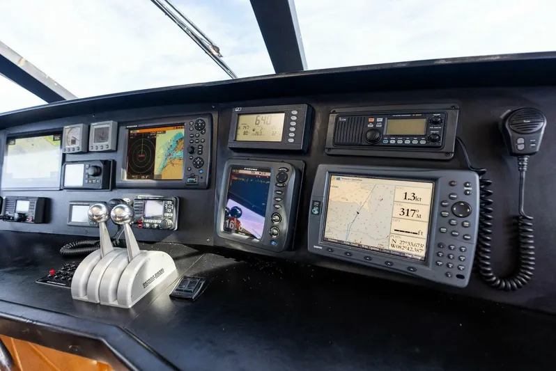 Patriot Yacht Photos Pics 