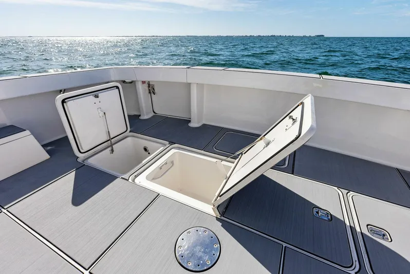 Patriot Yacht Photos Pics 