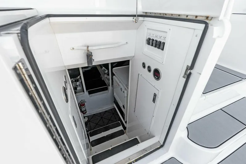 Patriot Yacht Photos Pics 