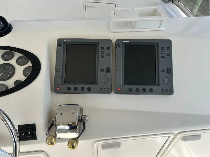 Natalin Cay Yacht Photos Pics 2003 Ocean 40 Super Sport