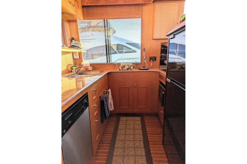 Prairie Sky Yacht Photos Pics 2008 Ocean Alexander 48C Classicco yacht kitchen with wood cabinetry and modern appliances.