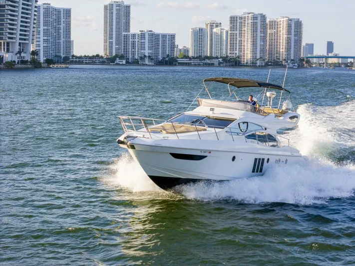  Yacht Photos Pics 2014 Azimut 48 Flybridge - Image 17