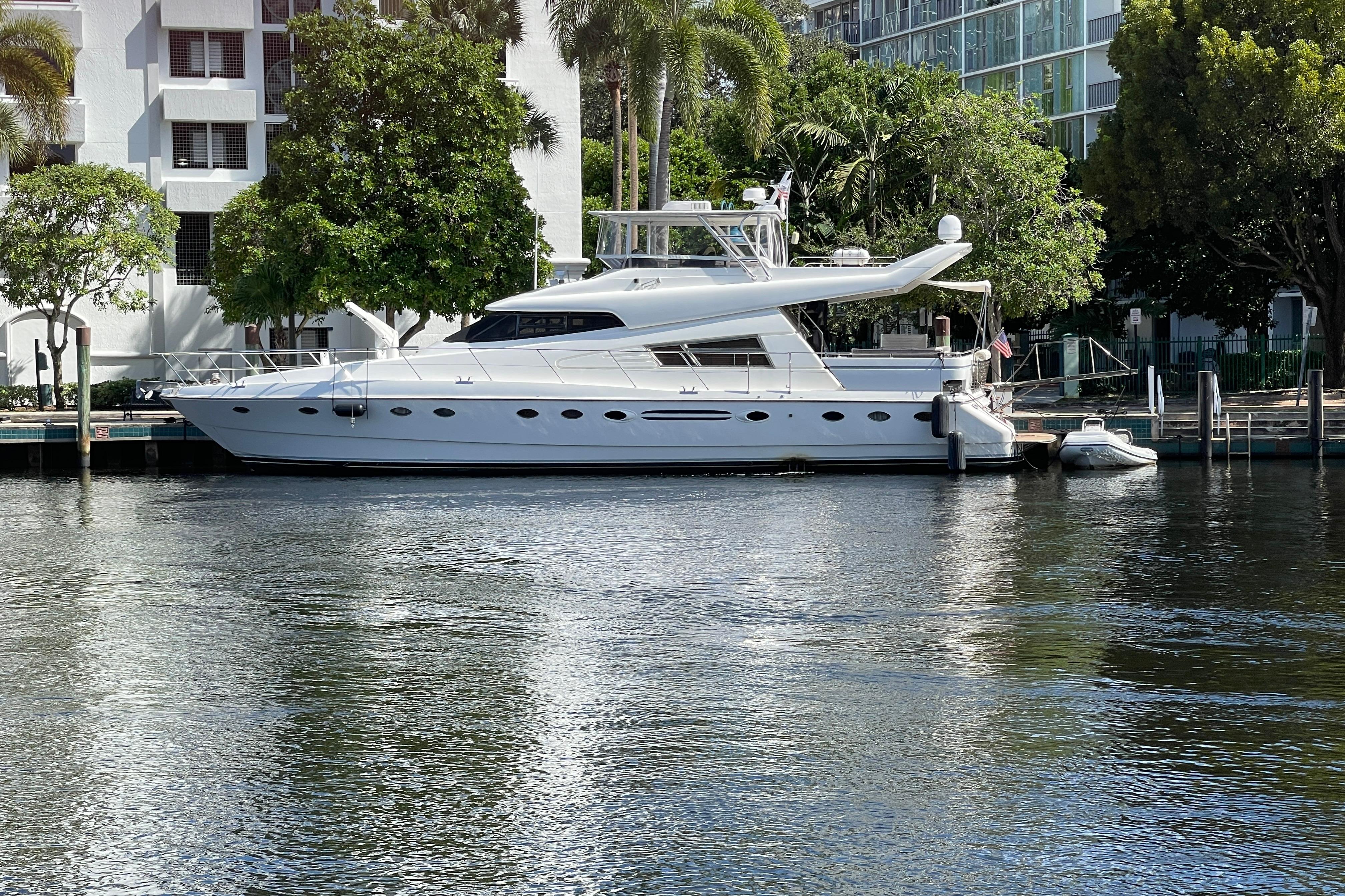 1995 Johnson Flybridge Motoryacht