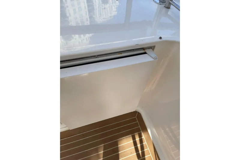 "fortunate" Yacht Photos Pics Interior detail of 1995 JOHNSON 65 Flybridge Motoryacht with wooden flooring.