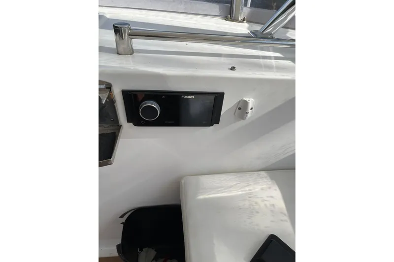 "fortunate" Yacht Photos Pics Fusion audio system on 1995 JOHNSON 65 Flybridge Motoryacht dashboard.