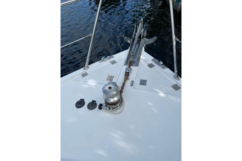 "fortunate" Yacht Photos Pics Bow of 1995 JOHNSON 65 Flybridge Motoryacht with anchor and winch system.