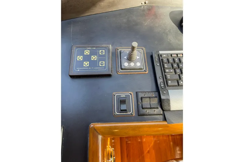 "fortunate" Yacht Photos Pics Control panel of a 1995 JOHNSON 65 Flybridge Motoryacht with joystick and keyboard.