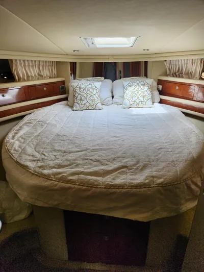  Yacht Photos Pics Luxurious bedroom interior of 2004 Sea Ray 480 Sedan Bridge yacht with cozy bedding.