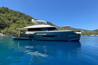 Azimut Magellano 74